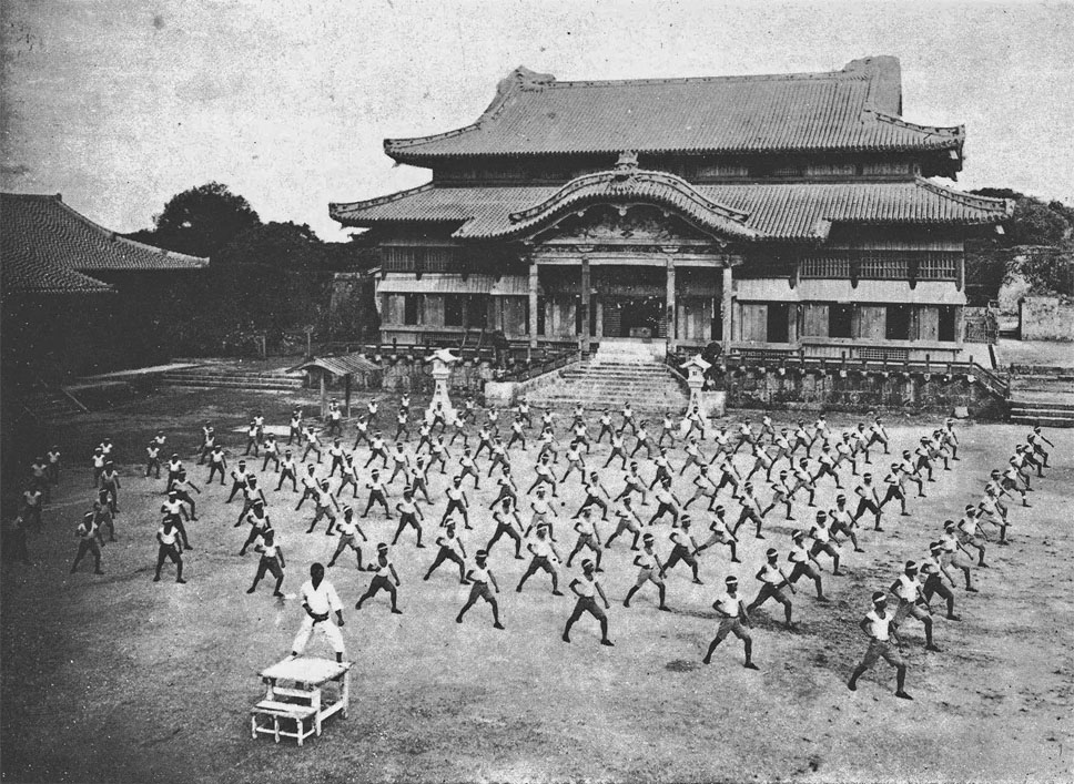 Karate training with Shinpan Gusukuma sensei (Shuri Castle - 1938, Okinawa Japan)