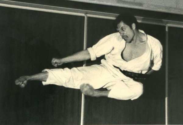 Sensei Pascal Lecourt - Yoko Tobi Geri (1984) Sensei Pascal Lecourt - Yoko Tobi Geri (1984)
