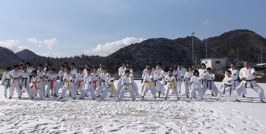 kangeiko enfants sous le neige